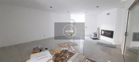 Moradia T4 com piscina em construção - Albufeira