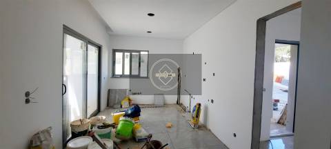Moradia T4 com piscina em construção - Albufeira