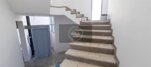 Moradia T4 com piscina em construção - Albufeira