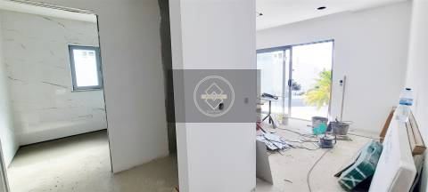 Moradia T4 com piscina em construção - Albufeira