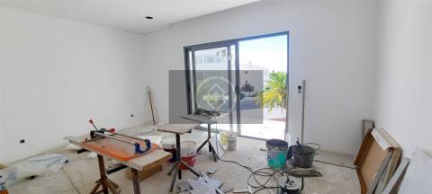 Moradia T4 com piscina em construção - Albufeira