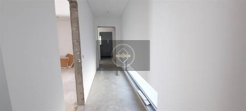 Moradia T4 com piscina em construção - Albufeira