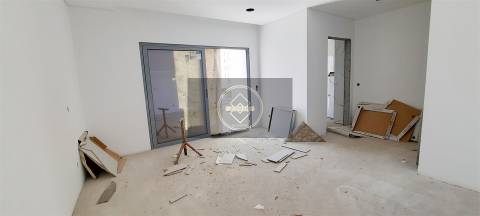 Moradia T4 com piscina em construção - Albufeira