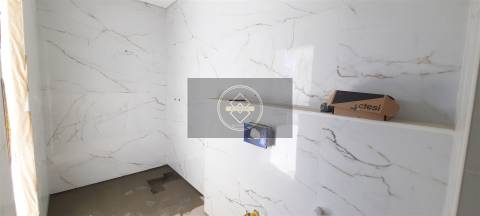 Moradia T4 com piscina em construção - Albufeira