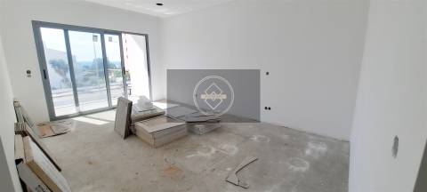 Moradia T4 com piscina em construção - Albufeira