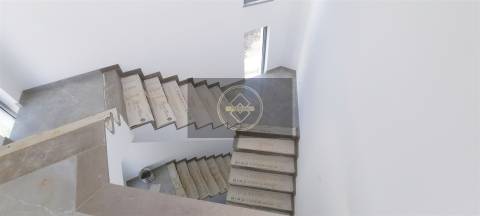 Moradia T4 com piscina em construção - Albufeira