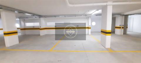 Venda conjunta de dois lugares de Garagem - Albufeira