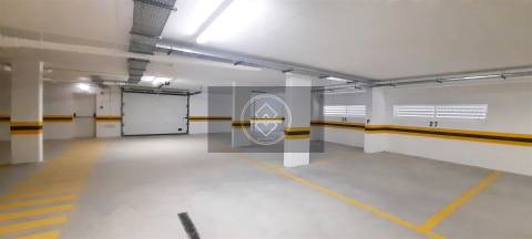Venda de um lugar de Garagem - Albufeira