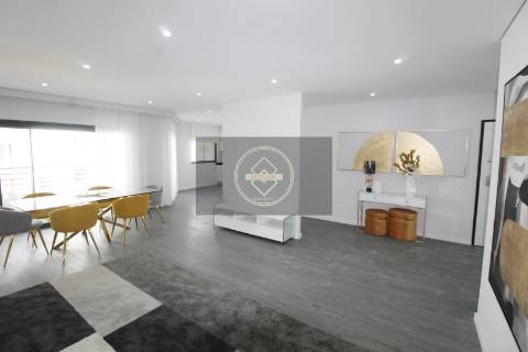 Apartamento T3 com piscina em fase de construção- Peares/Quelfes