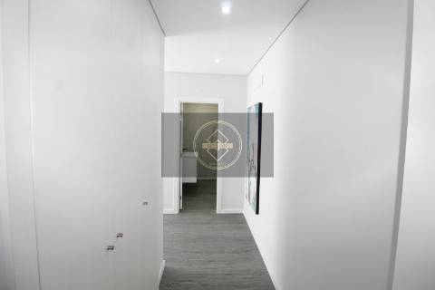 Apartamento T3 com piscina em fase de construção- Peares/Quelfes