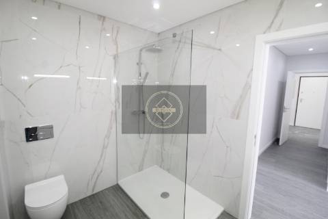 Apartamento T3 com piscina em fase de construção- Peares/Quelfes