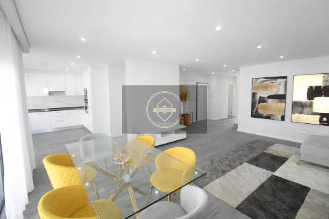 Apartamento T2 com piscina em fase de construção- Peares/Quelfes