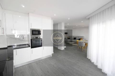 Apartamento T2 com piscina em fase de construção- Peares/Quelfes