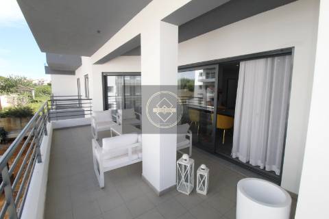 Apartamento T2 com piscina em fase de construção- Peares/Quelfes