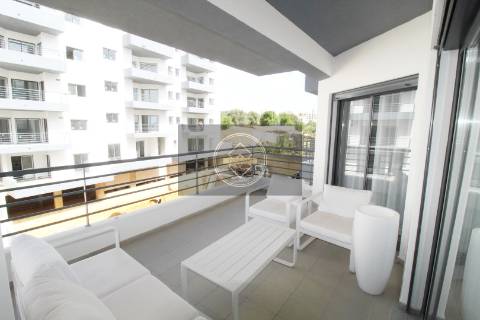 Apartamento T2 com piscina em fase de construção- Peares/Quelfes