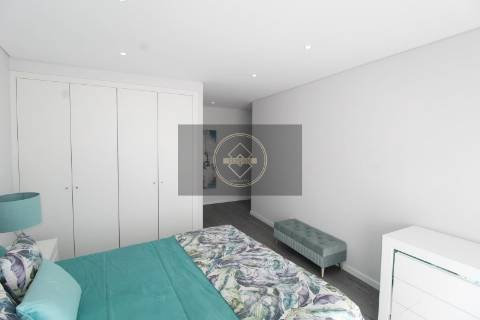 Apartamento T2 com piscina em fase de construção- Peares/Quelfes