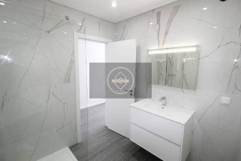 Apartamento T2 com piscina em fase de construção- Peares/Quelfes