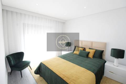 Apartamento T2 com piscina em fase de construção- Peares/Quelfes