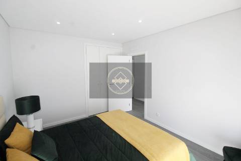 Apartamento T2 com piscina em fase de construção- Peares/Quelfes