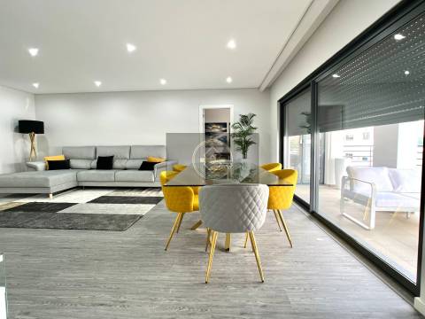 Apartamento T1 com piscina em fase de construção- Peares/Quelfes