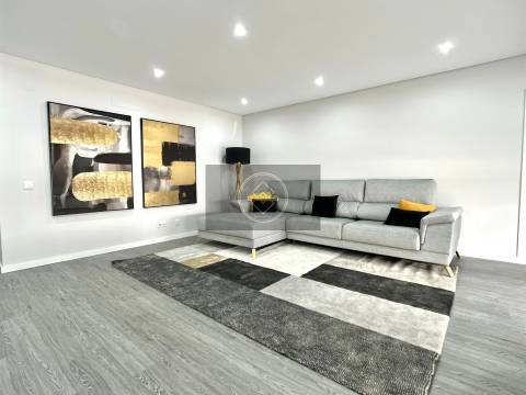 Apartamento T1 com piscina em fase de construção- Peares/Quelfes