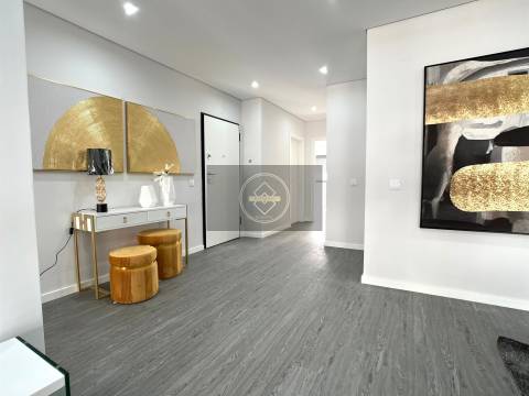 Apartamento T1 com piscina em fase de construção- Peares/Quelfes