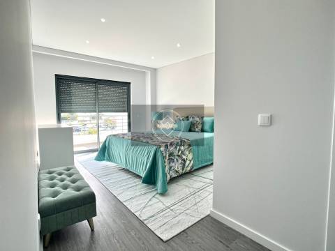 Apartamento T1 com piscina em fase de construção- Peares/Quelfes