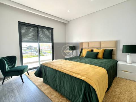 Apartamento T1 com piscina em fase de construção- Peares/Quelfes