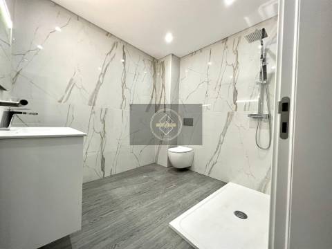 Apartamento T1 com piscina em fase de construção- Peares/Quelfes