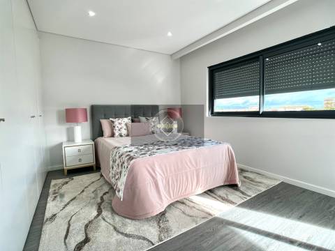 Apartamento T1 com piscina em fase de construção- Peares/Quelfes