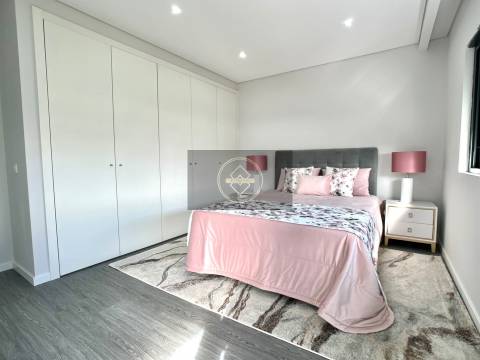 Apartamento T1 com piscina em fase de construção- Peares/Quelfes