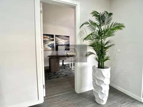 Apartamento T1 com piscina em fase de construção- Peares/Quelfes