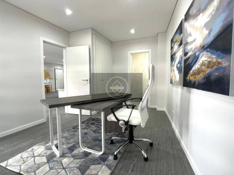 Apartamento T1 com piscina em fase de construção- Peares/Quelfes