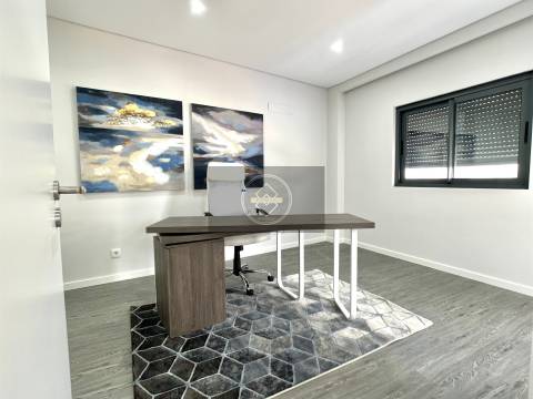 Apartamento T1 com piscina em fase de construção- Peares/Quelfes