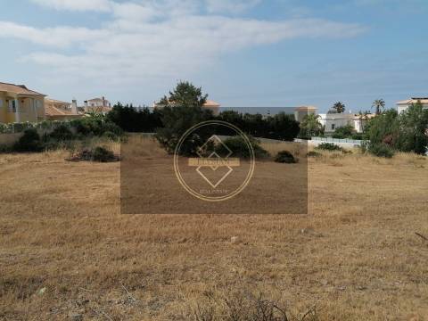 Terreno urbano de 1000 m2 em S. Rafael - Albufeira