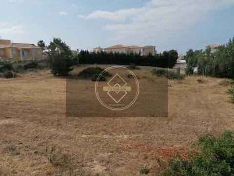 Terreno urbano de 1000 m2 em S. Rafael - Albufeira