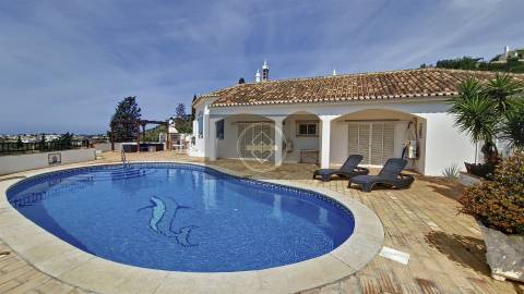 Moradia T6 com piscina em Albufeira