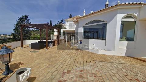 Moradia T6 com piscina em Albufeira