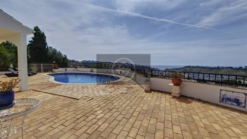 Moradia T6 com piscina em Albufeira