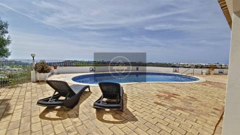 Moradia T6 com piscina em Albufeira