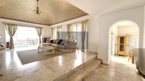 Moradia T6 com piscina em Albufeira