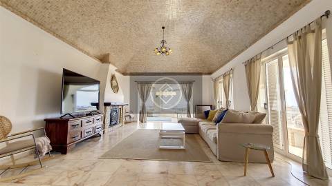 Moradia T6 com piscina em Albufeira