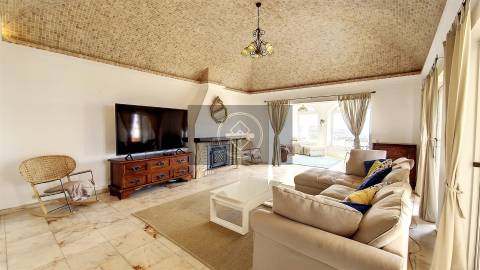 Moradia T6 com piscina em Albufeira