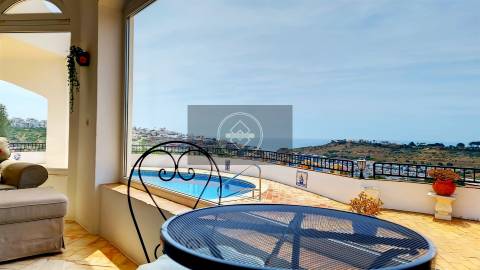 Moradia T6 com piscina em Albufeira