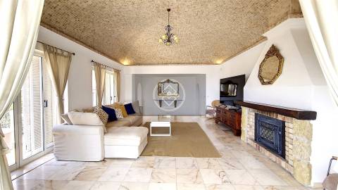 Moradia T6 com piscina em Albufeira