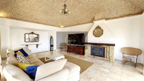 Moradia T6 com piscina em Albufeira