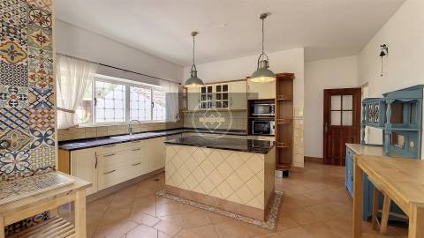 Moradia T6 com piscina em Albufeira