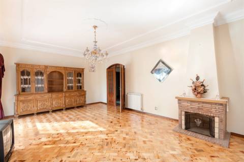 Moradia T3 com vinha em Fragosela - Viseu