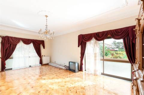 Moradia T3 com vinha em Fragosela - Viseu