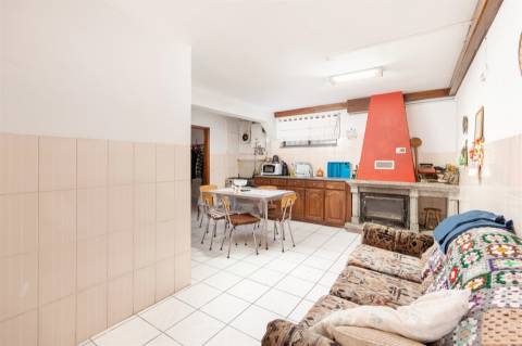 Moradia T3 com vinha em Fragosela - Viseu